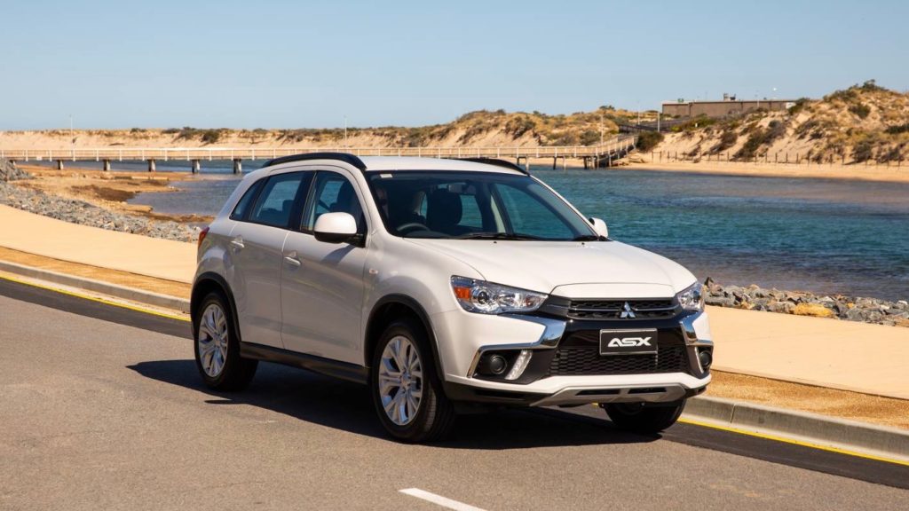 2019 Mitsubishi ASX ES white side 3/4