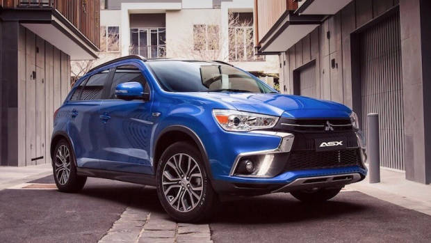 2019 Mitsubishi ASX Exceed blue close front 3/4