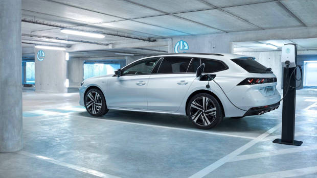 2019 Peugeot 508 Touring Hybrid rear 3/4