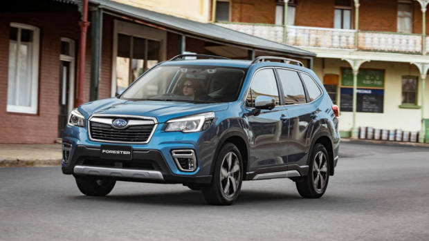 2019 Subaru Forester 2.5i-S blue front moving