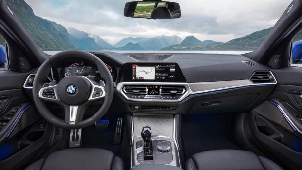 2019 BMW 3 Series dashboard