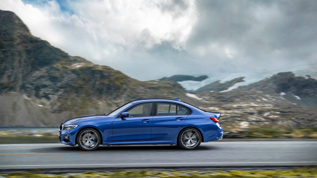 2019 BMW 3 Series side