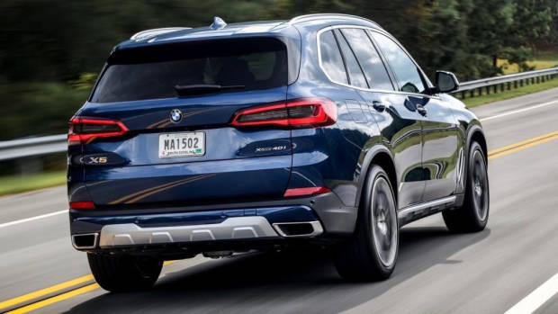 2019 BMW X5 xDrive40i blue rear 3/4
