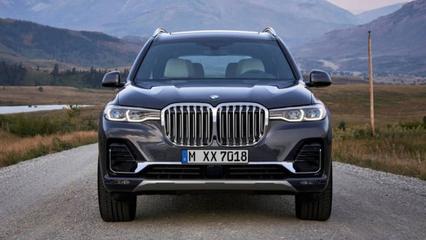 2019 BMW X7 front