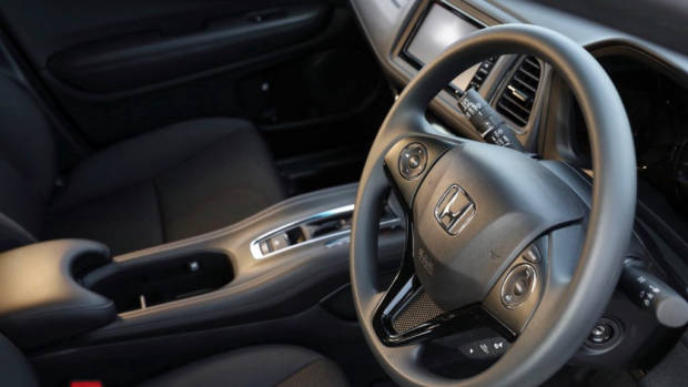2019 Honda HR-V VTi steering wheel