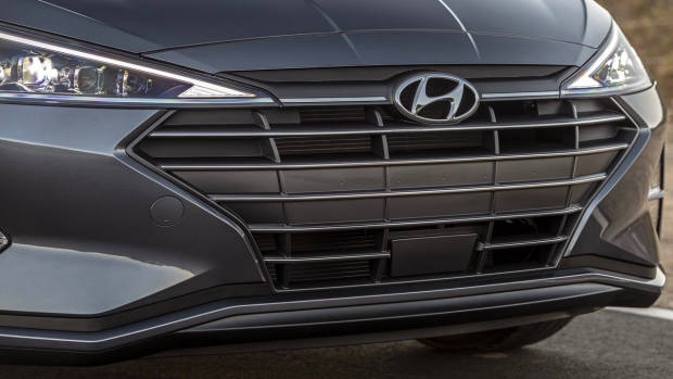2019 Hyundai Elantra grille detail
