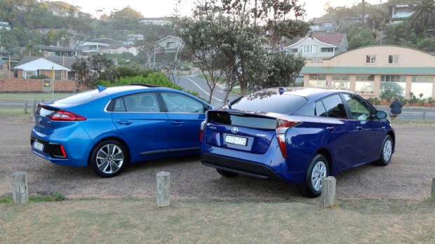 2019 Hyundai Ioniq vs Toyota Prius Rears