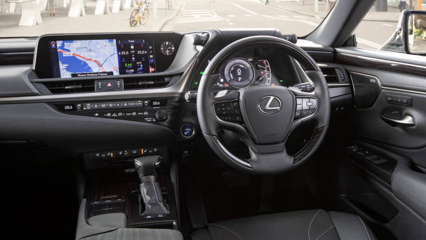 2019 Lexus ES300h Sports Luxury dashboard