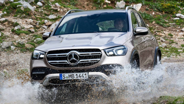 2019 Mercedes-Benz GLE front off-road