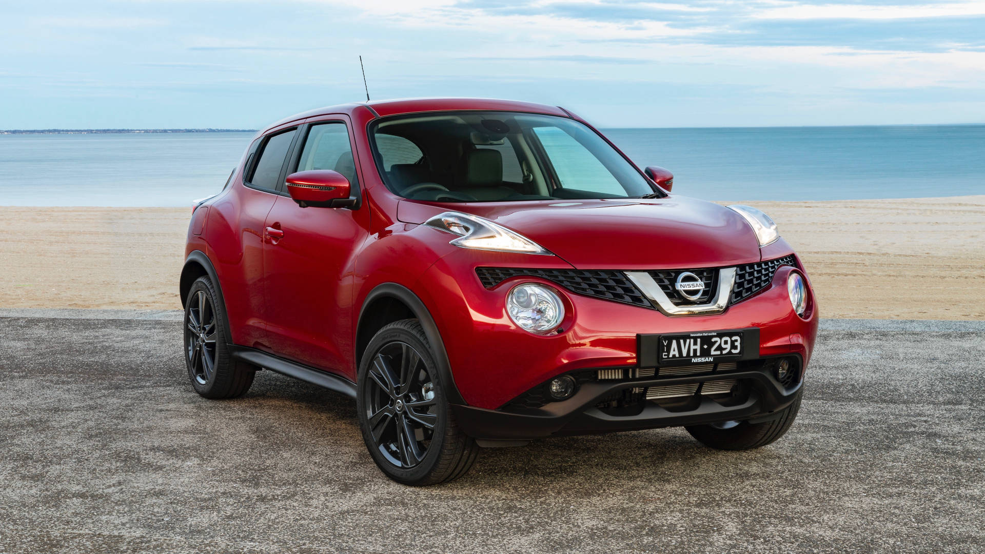 2019 Nissan Juke Ti-S red front 3/4