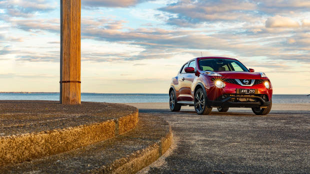2019 Nissan Juke Ti-S red front 3/4