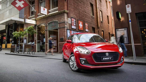 2019 Suzuki Swift GL Navigatior red