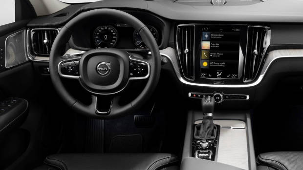 2019 Volvo V60 Cross Country dashboard
