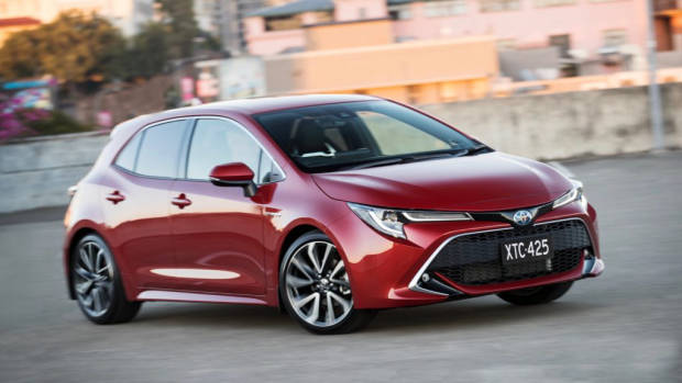 2018 Toyota Corolla ZR Hybrid front 3/4 driving