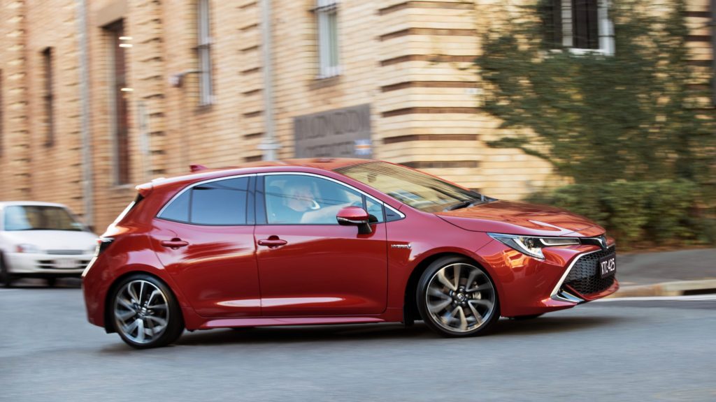 2018 Toyota Corolla ZR Hybrid side corner