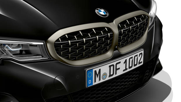 2019 BMW M340i black grille detail