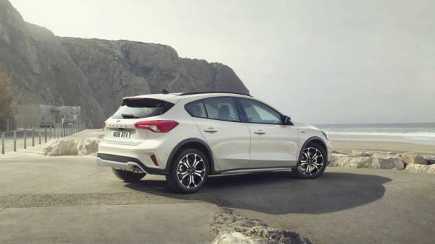 2019 Ford Focus Active white rear 3/4