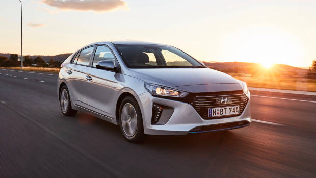 2019 Hyundai Ioniq Elite plug-in front 3/4 driving