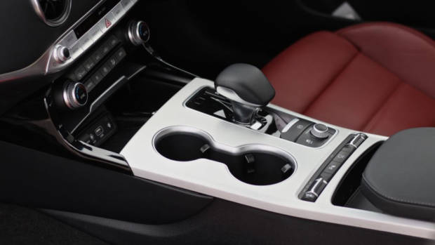 2019 Kia Stinger GT automatic gearbox shifter