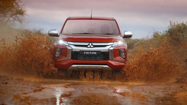 2019 Mitsubishi Triton orange water cross