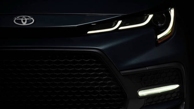 2019 Toyota Corolla sedan front detail