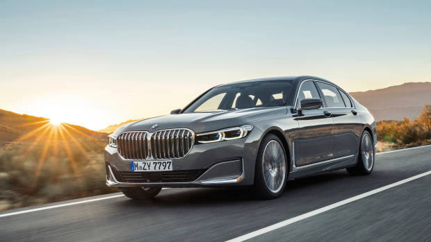 2019 BMW 7 Series grey front 3/4 driving