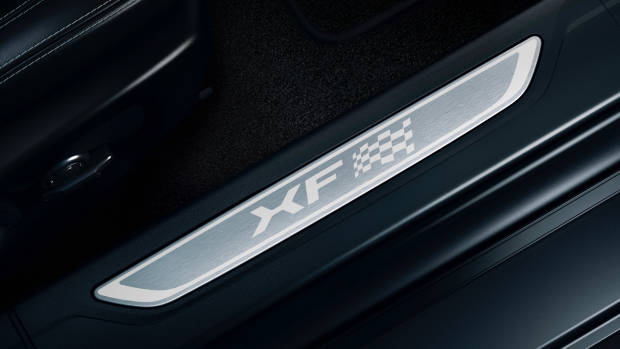 2019 Jaguar XF door sill
