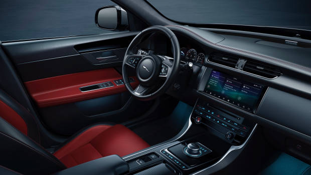 2019 Jaguar XF interior