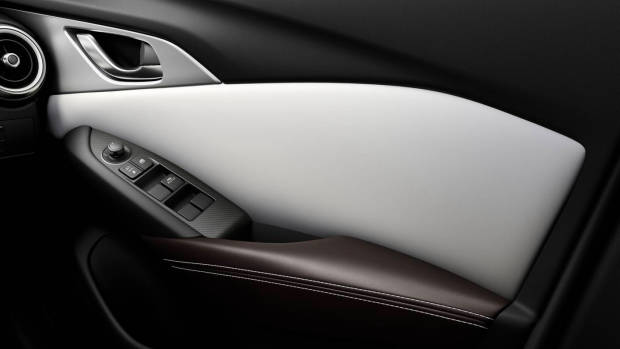 2019 Mazda CX-3 Akari LE door