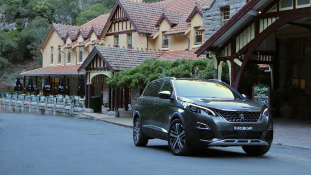 2019 Peugeot 5008 GT front end