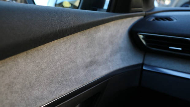 2019 Peugeot 5008 GT suede materials