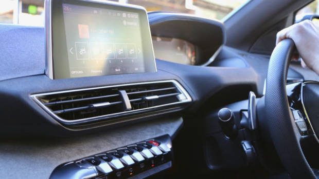 2019 Peugeot 5008 GT touchscreen and piano keys