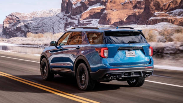 2020 Ford Explorer ST rear 3/4