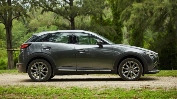 2019 Mazda CX-3 Akari LE Machine Grey profile