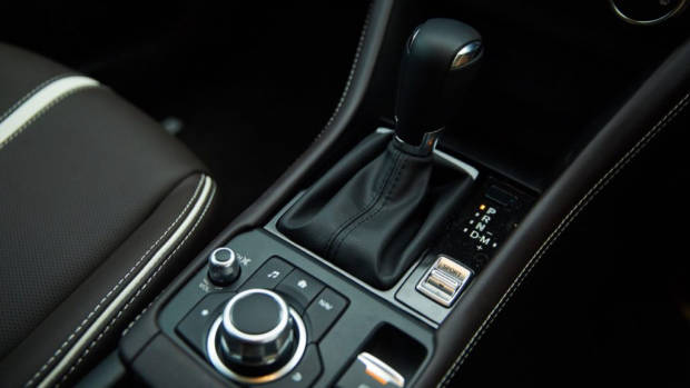 2019 Mazda CX-3 Akari LE gear shifter