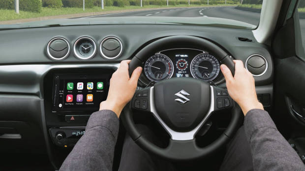 2019 Suzuki Vitara Series II interior CarPlay