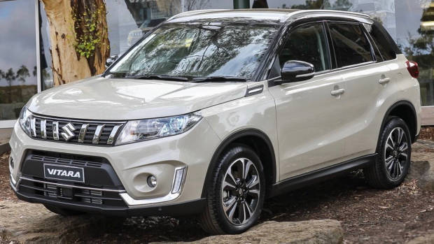 2019 Suzuki Vitara white front 3/4