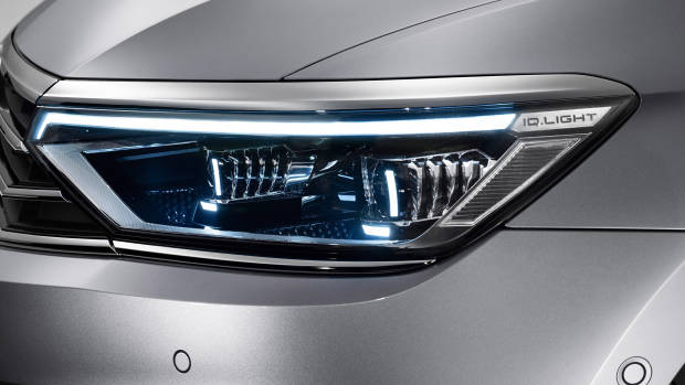 2020 Volkswagen Passat headlight detail