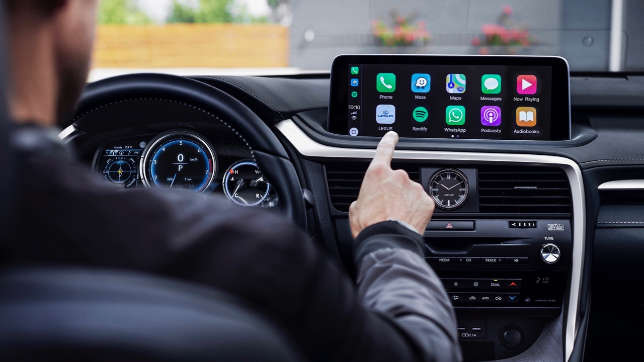2020 Lexus RX interior touchscreen