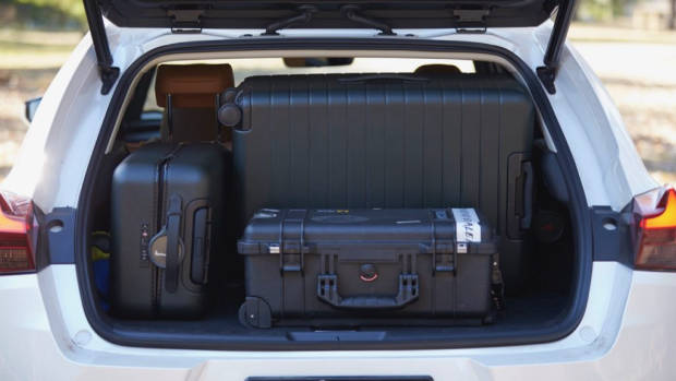 Lexus UX200 boot space