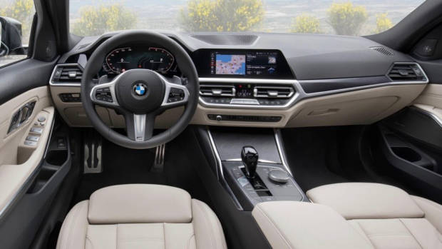 2019 BMW 330i Touring interior