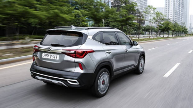 2020 Kia Seltos grey rear end
