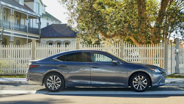 Lexus ES 300h hybrid review 2019 grey