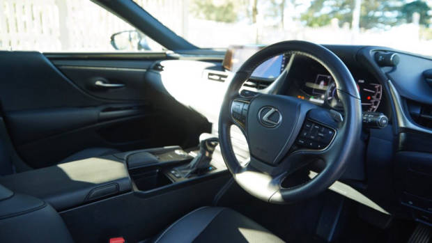 Lexus ES 300h hybrid review 2019 interior