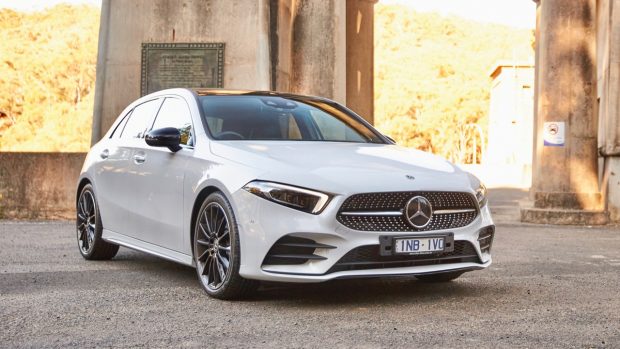 Mercedes-Benz A250 4MATIC Digital White front