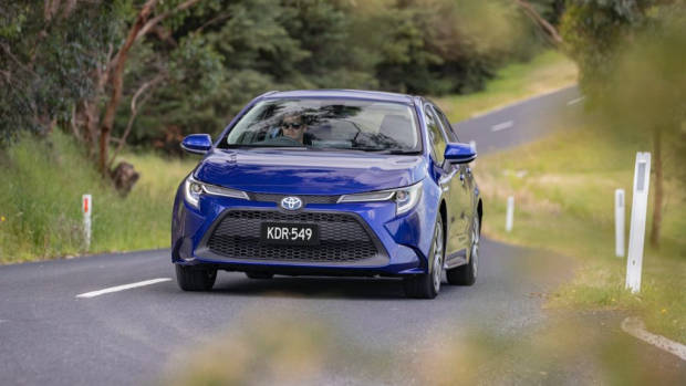 Toyota Corolla sedan review 2020 handling