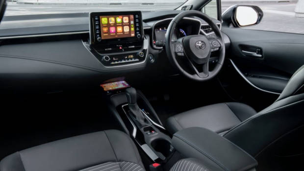 Toyota Corolla sedan review 2020 touchscreen