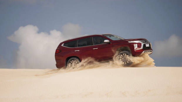2020 Mitsubishi Pajero Sport - 2