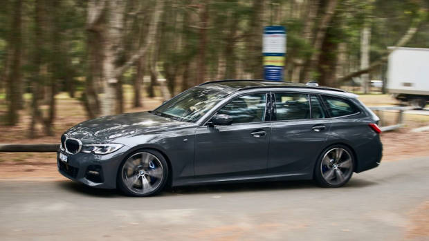BMW 330i Touring review 2020 handling