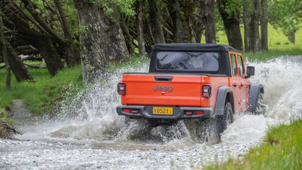 Jeep Gladiator 2020 review water fording